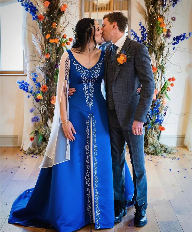 White Royal Blue Mediaeval Wedding Dresses Fairy Long Sleeve Lace Stain Embroidery Country Elven Renaissance Bridal Gowns