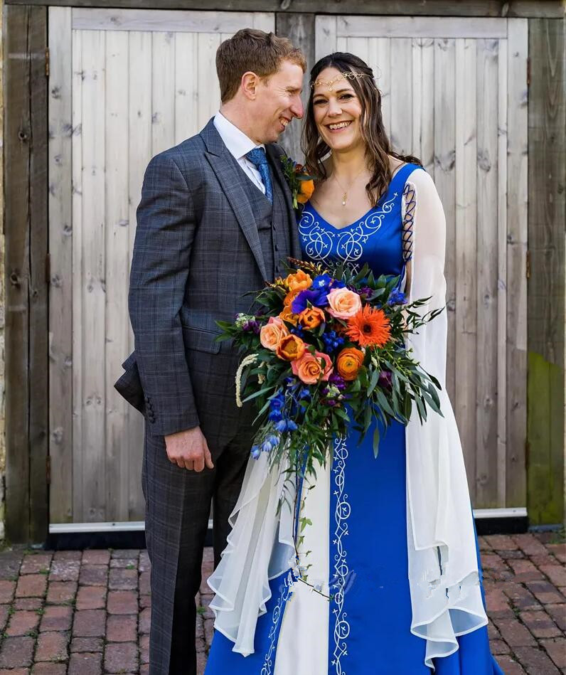 White Royal Blue Mediaeval Wedding Dresses Fairy Long Sleeve Lace Stain Embroidery Country Elven Renaissance Bridal Gowns