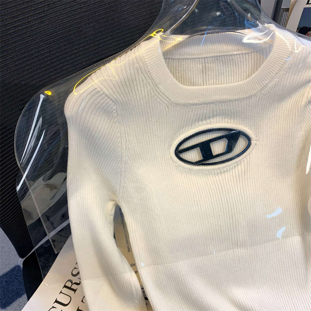 Sweet and cool style spicy girl hollowed out long sleeved knitted sweater for women with a design sense of nicheA utumns limf ita nds limminge ffectUn