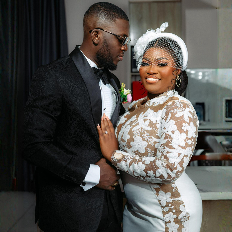 R&W Plus Size Illusion Trumpet Wedding Bride Tea Length Mermaid Long Sleeves Elegant Bridal Dress African Arabic Tulle Short Gown for Marriage Black W