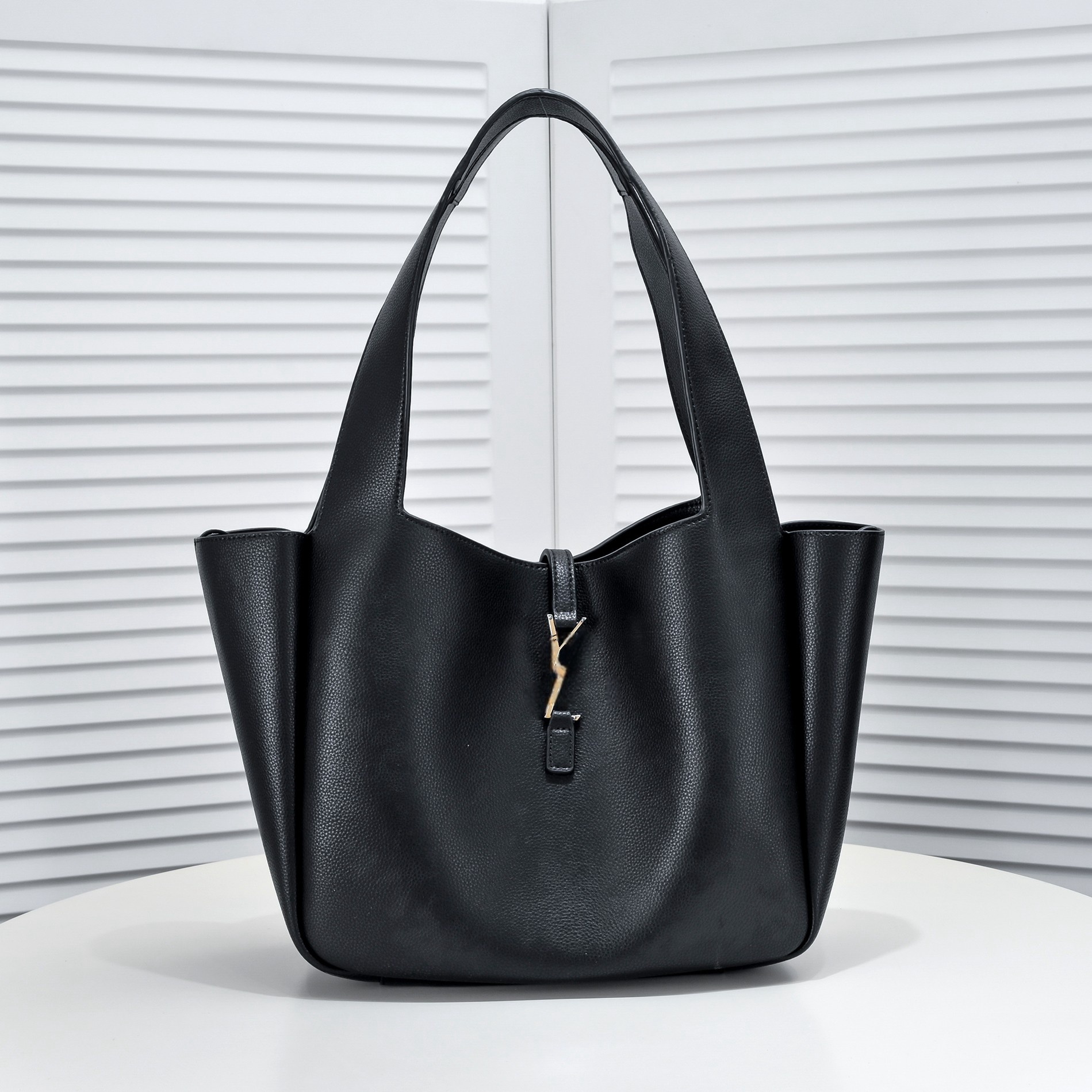 Designer bag Luxury tote package Simple lightweight wear-resistant bag Handmade leather vegetable basket Classic leather lychee designer handbag Purse YB88