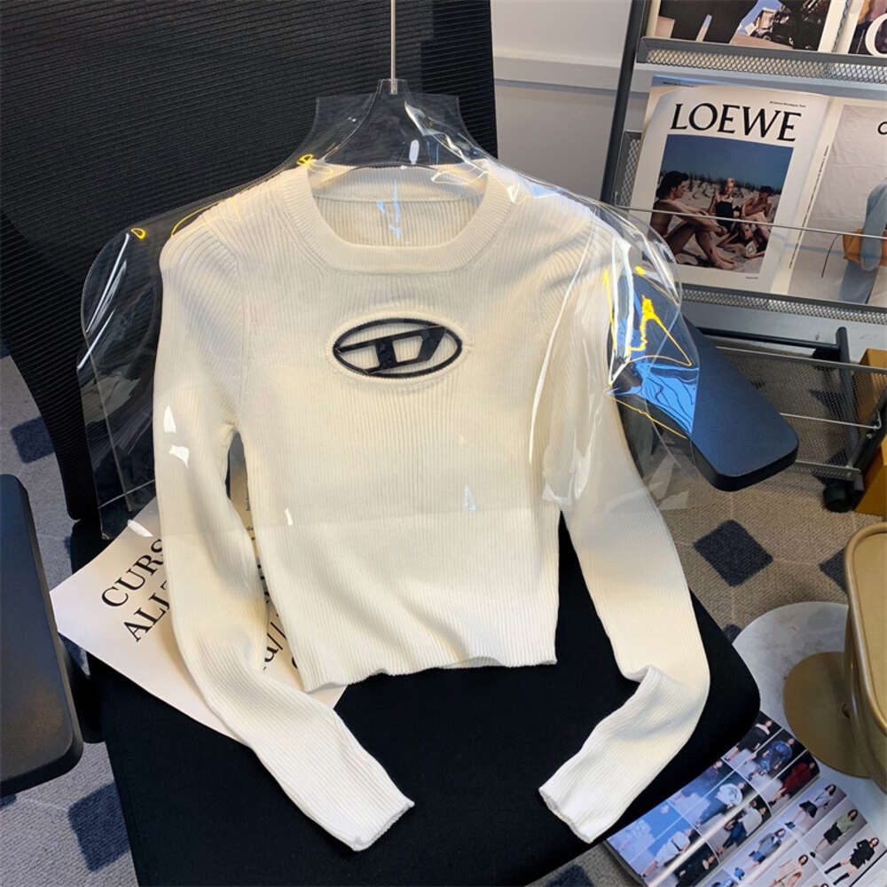 Sweet and cool style spicy girl hollowed out long sleeved knitted sweater for women with a design sense of nicheA utumns limf ita nds limminge ffectUn