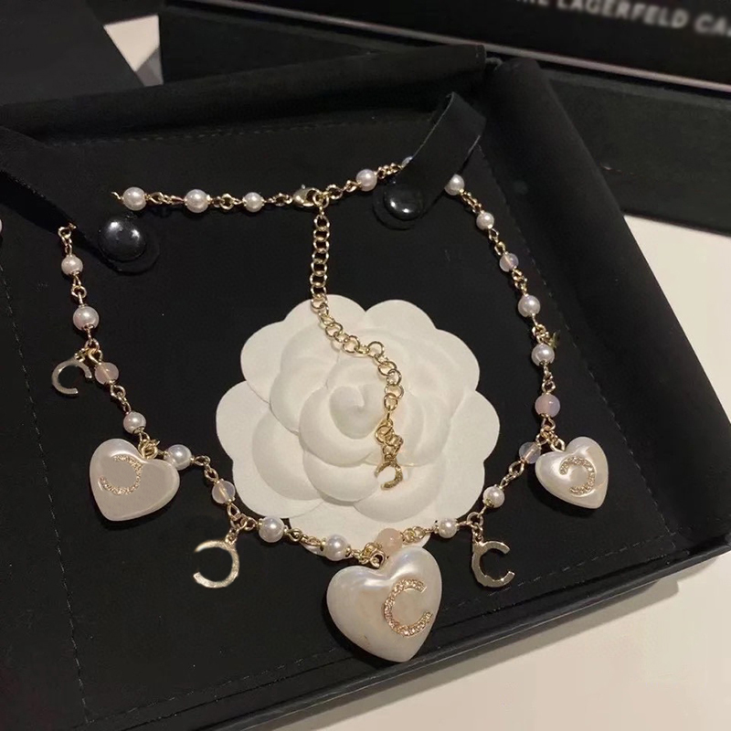France Jewelry Brand Designer Brass Necklace Classic Double Letter Heart shaped Pearl Pendant Pink Beads Women Charm Necklaces Sister Fashion Gift
