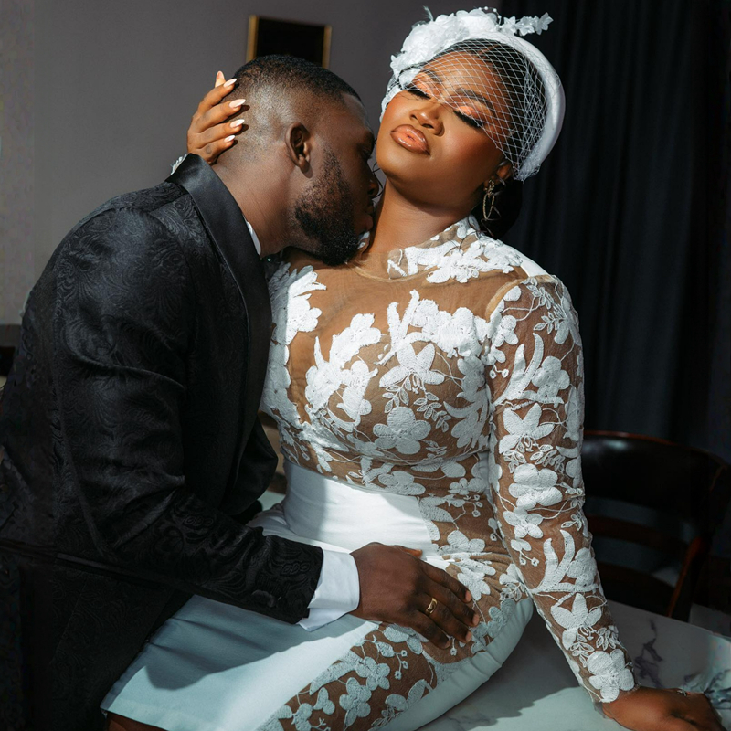 R&W Plus Size Illusion Trumpet Wedding Bride Tea Length Mermaid Long Sleeves Elegant Bridal Dress African Arabic Tulle Short Gown for Marriage Black W