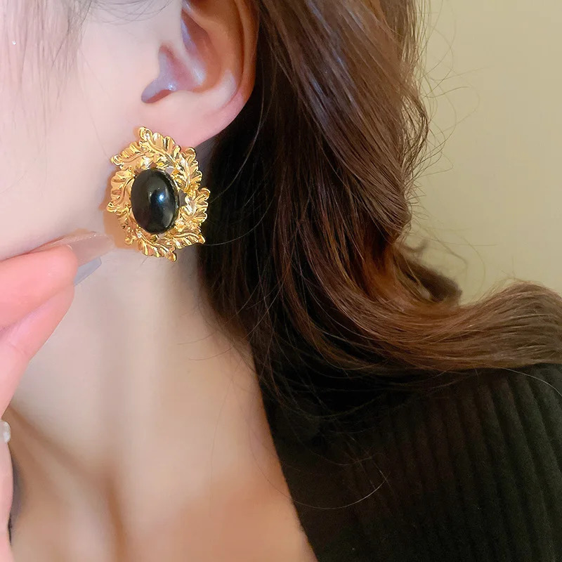 Medieval Vintage Acrylic Oval Metal Leaf Geometric Stud Earrings French Court Style Elegant Earring for Women Female Jewelry 231225