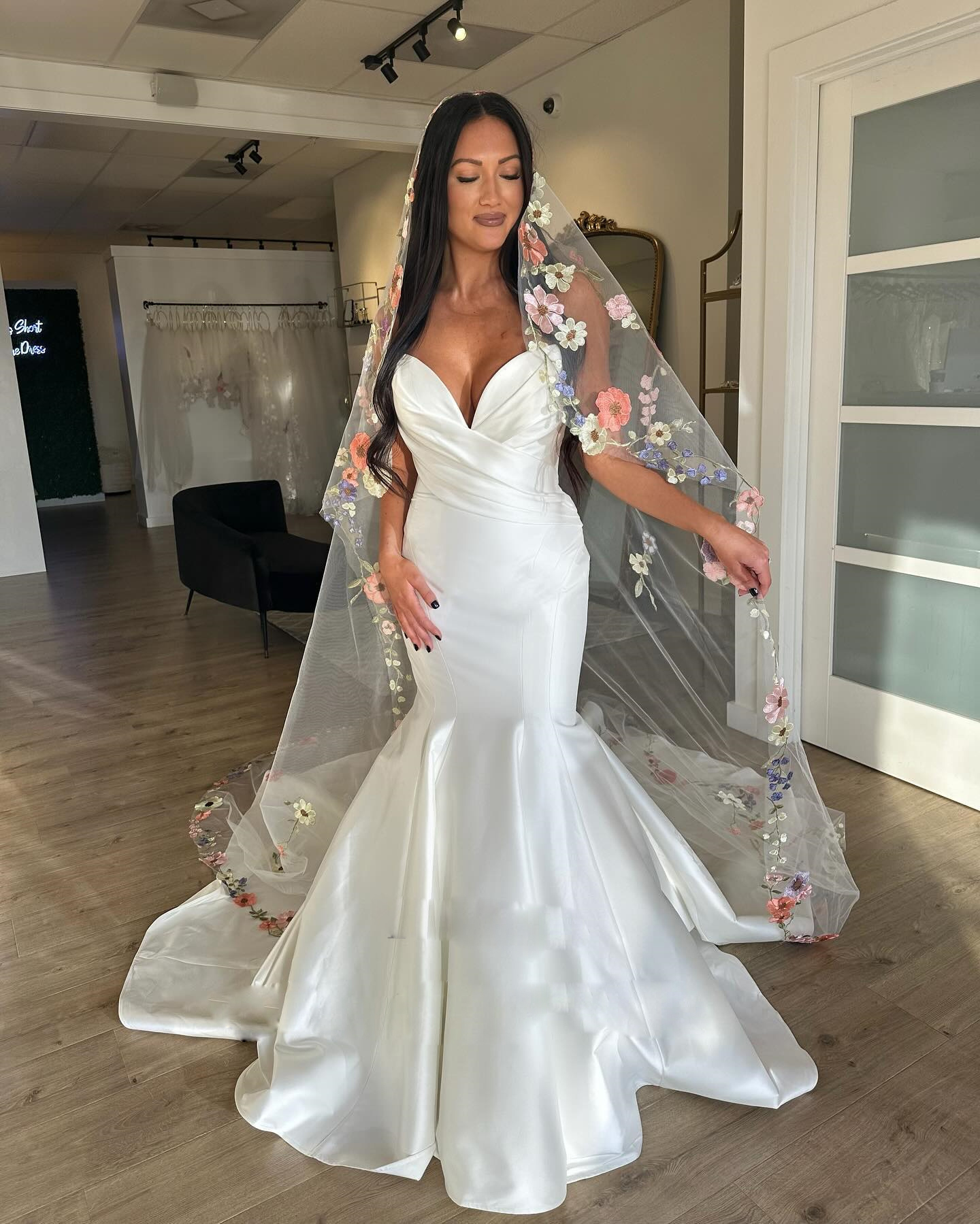 Sweetheart Mermaid Vintage Bride Dresses Pleated Satin Garden Wedding Gown Fishtail Sweep Train Robe De Mariee