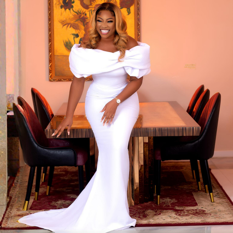 Beach Elastic Satin Wedding Dress for Bride Illusion Trumpet Bridal Dresses Mermaid Pleated off Shoulder Marriage Gowns for African Nigeria Black Wome