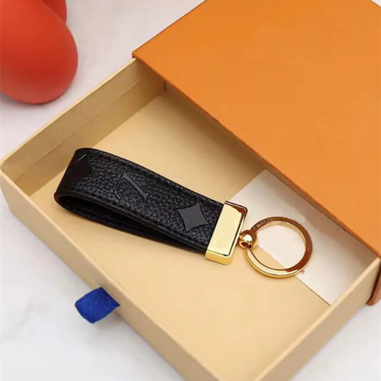 High Quality Keychain Classic Exquisite Luxury Designer Car Keyring Zinc Alloy Letter Unisex Lanyard Gold Black Key Chain