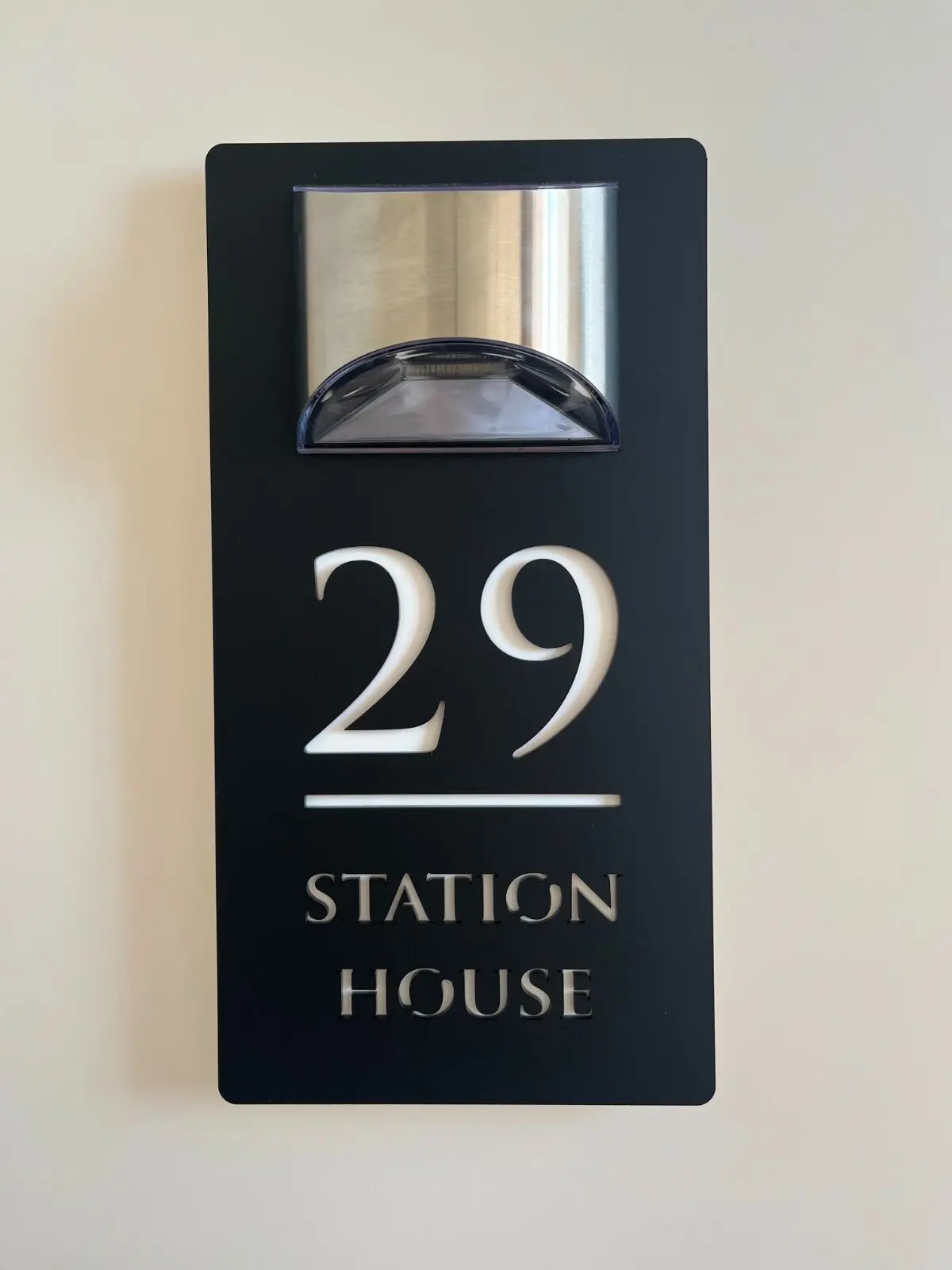 29cm Premium Solar House Sign LED Illuminated Laser Cut Contemporary Modern Door Number Plaque Matte Black White Mirror Silver 231226