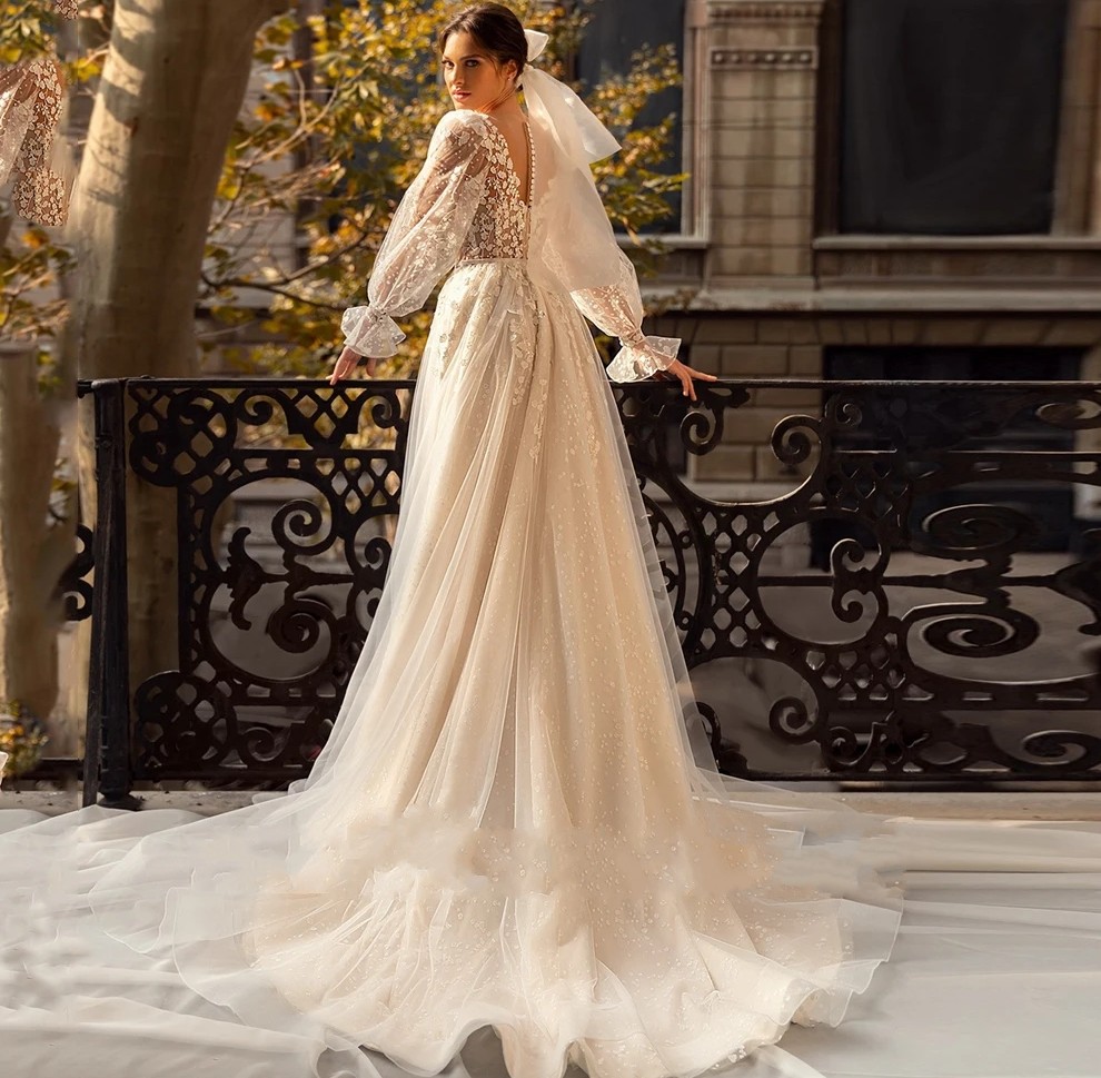 2024 Romantic A-line Women Wedding Dress V Neck Long Sleeve Lace Appliques Buttons Back Tulle Bride Gowns Boho Plus Size Vestido De Noiva