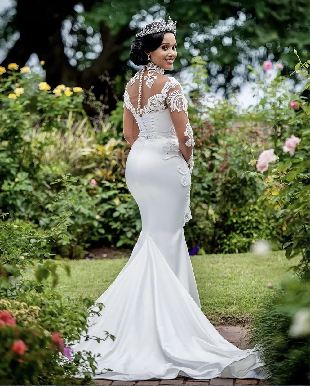 2024 Mermaid Wedding Dresses Bridal Gown Long Sleeves High Neck Luxury Crystals Beaded Lace Applique Boho Vestido de novia Custom Made Plus Size