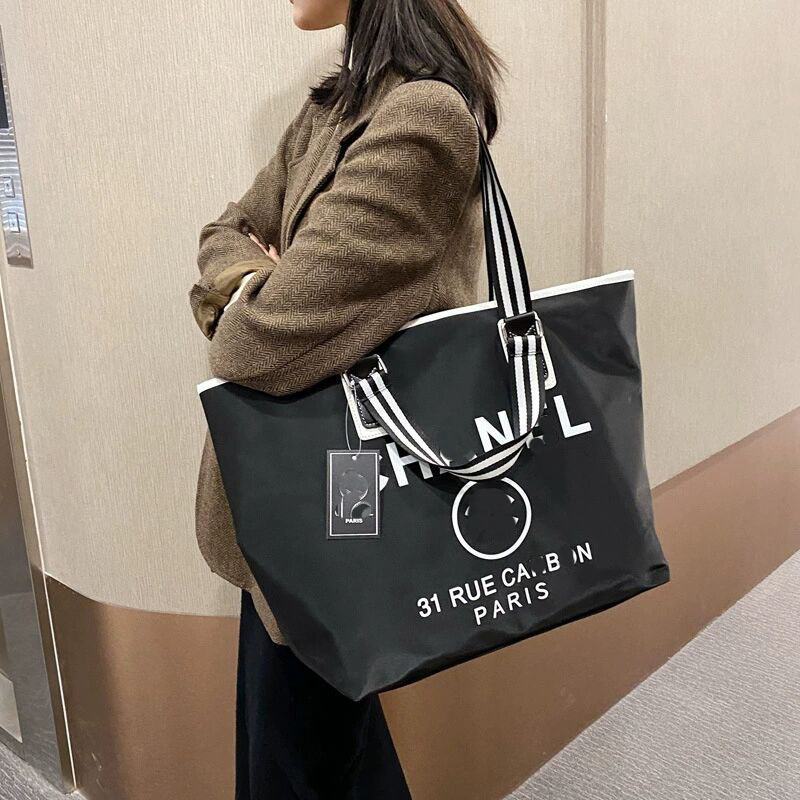 Beach Bags Luxury designer famous Women Handbags Silk Nylon Bags Leisure Letter Tote toteBag Black Color Big Capacity Fashion Shoulder Beach Bags Fast Shipping