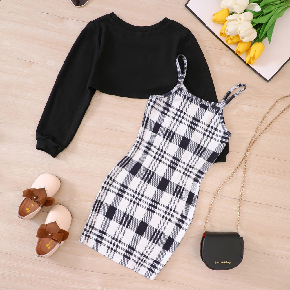 Mid Size Girls Autumn And Winter Long Sleeved Short Top Plaid Suspender Wrap Hip Skirt Set 231228