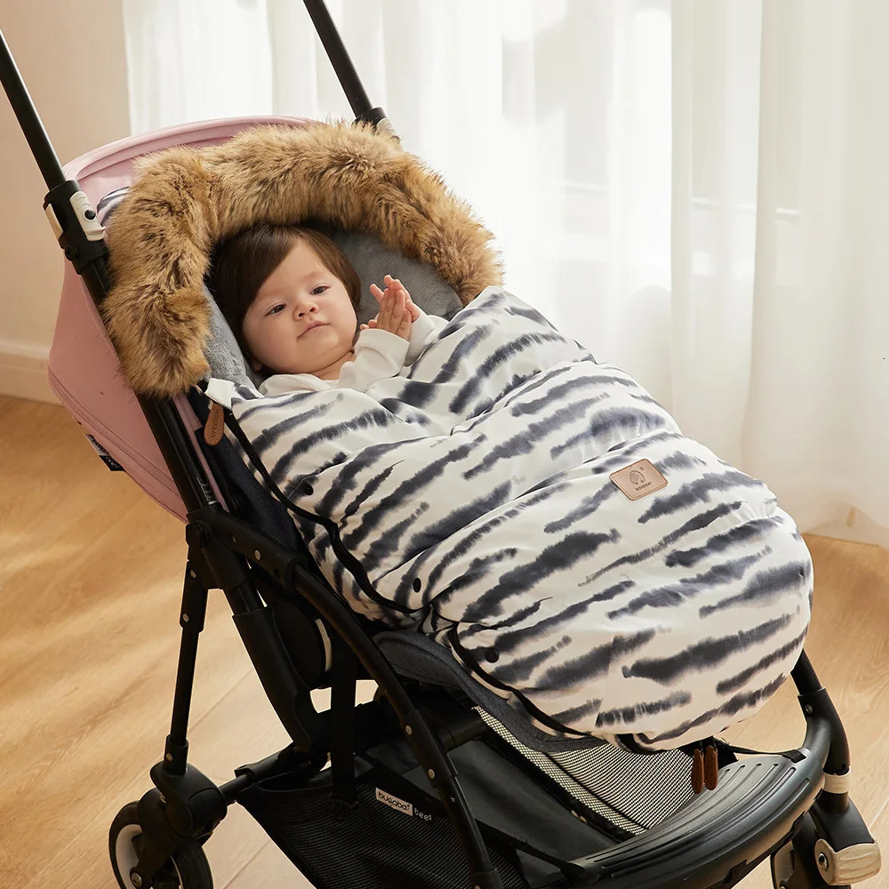 Stroller Footmuff Winter Baby Sleeping Bag In Pram Removable Thicker Fur Collar Warm Flannel born Baby Envelope 231227