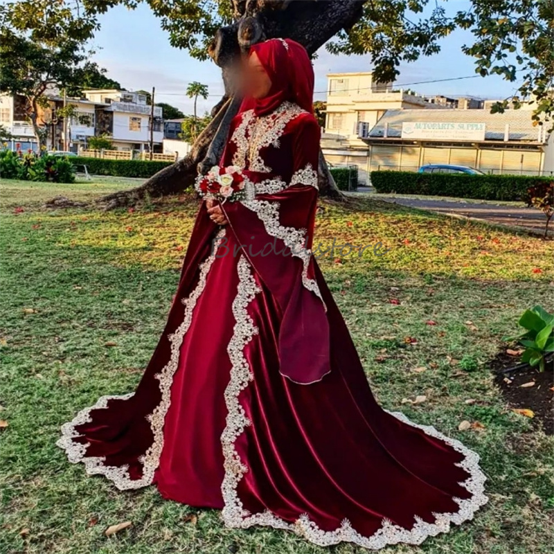 Traditional Burgundy Morrocan Wedding Dress With Gold Appliques Velvet Muslim Arabic Dubai Bridal Gowns Long Sleeve Bride Dress Indian Abaya 2024 Robe