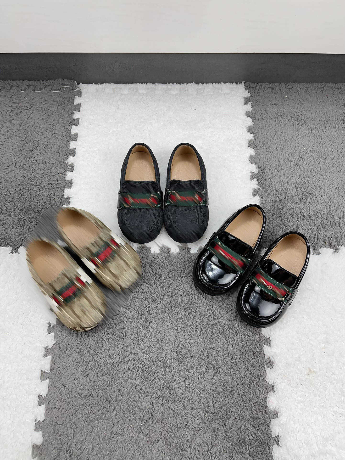 Nouveau nouveau-né pour bébé chaussures concepteurs baskets pour tout-petits Taille 21-28 Boîte emballage accessoire en métal Décoration des chau