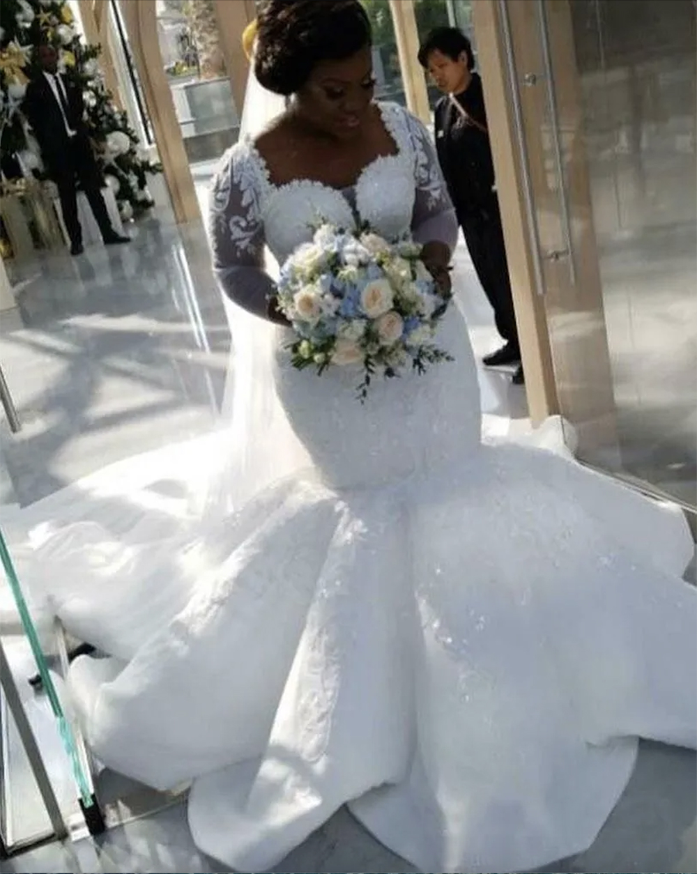2024 Plus Size Mermaid Dresses Long Sleeves Sweetheart Neckline Sequins Applique Lace Sweep Train Organza Satin Wedding Bridal Gown 0431
