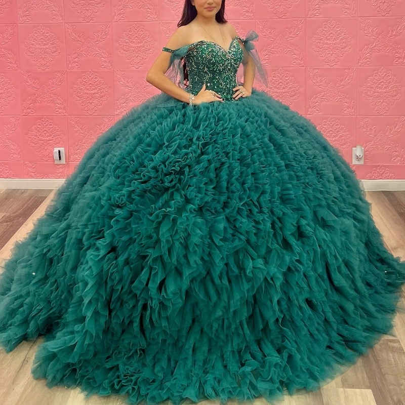 2025 Green Quinceanera Dresses Beading Crystal Tiered Tull Elegent Ball Gown Off The Shoulder Sweet 16 Princess Vestidos De 15 Girls