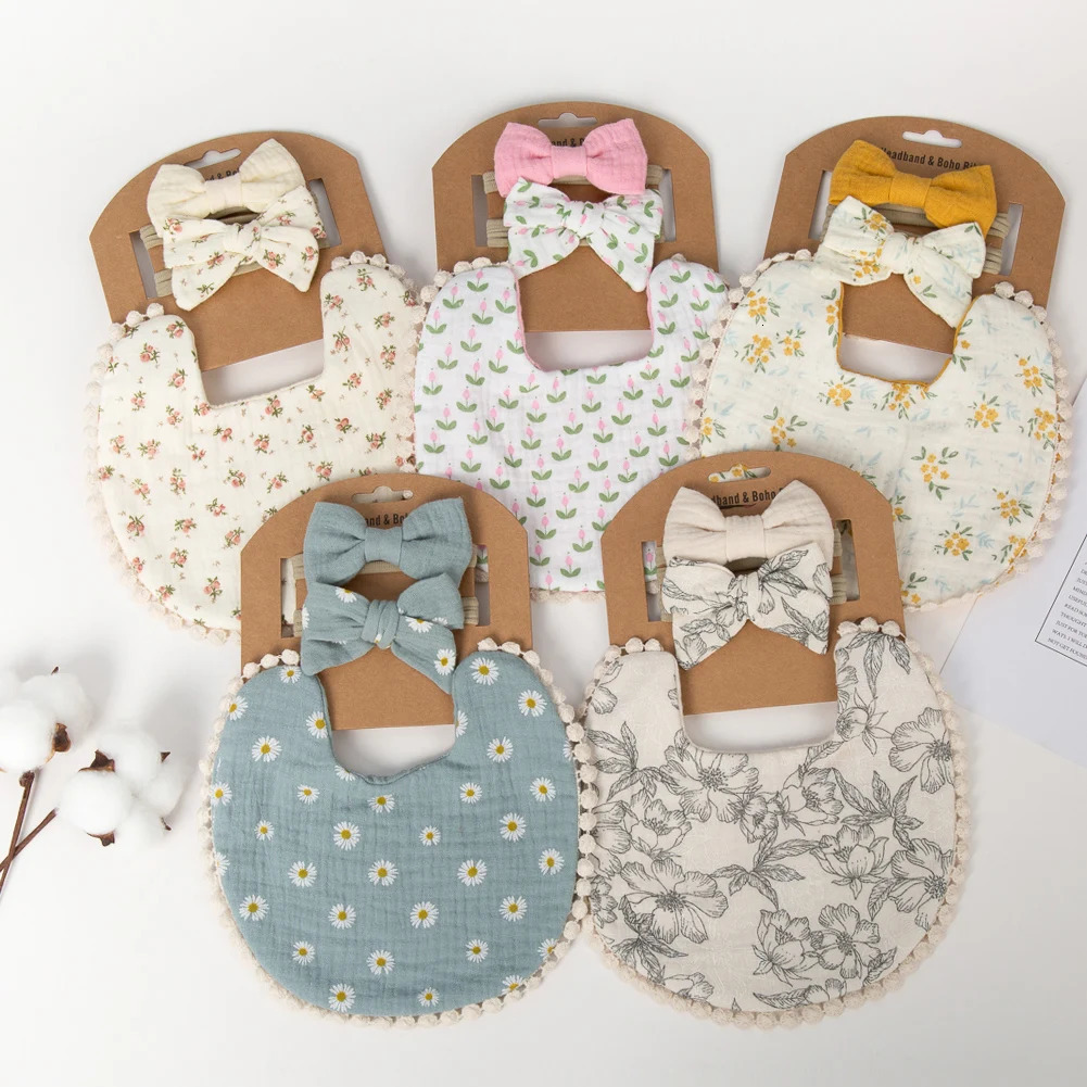 9Sets/Lot Baby Flower Bibs Headbands Bow Nylon Hairbands Double Side Saliva Towel Feeding Burp Cloth Scarf Boys Girls Headwear 231229
