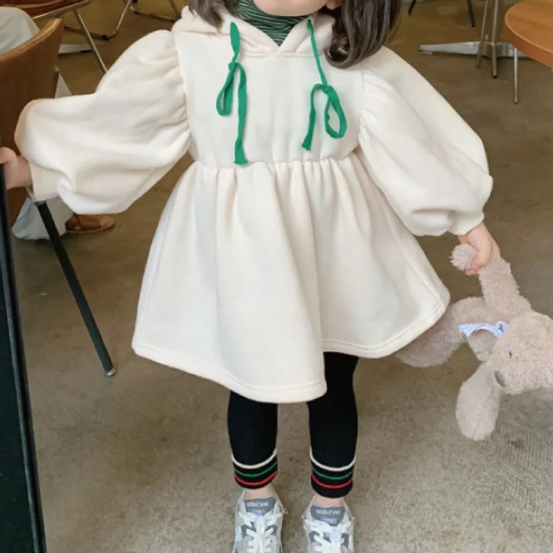 Girls Sweatshirt Hooded Korean Version Fleece Thickened Plush Top Baby Autumn Winter Style Kids Tops Clothes 240103