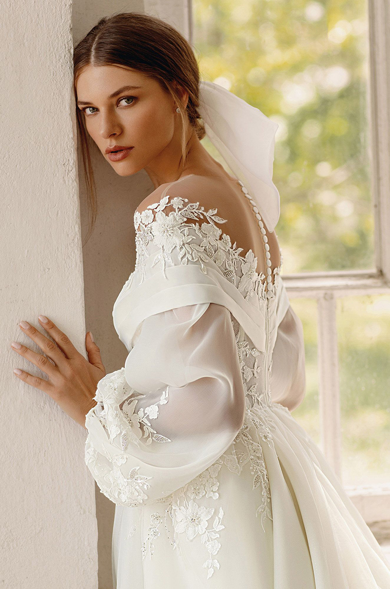 Gorgeous Ivory A Line Wedding Dress Sheer Neck Off Shoulder Long Sleeve Princess Bridal Gowns Lace Appliques Bride Dresses