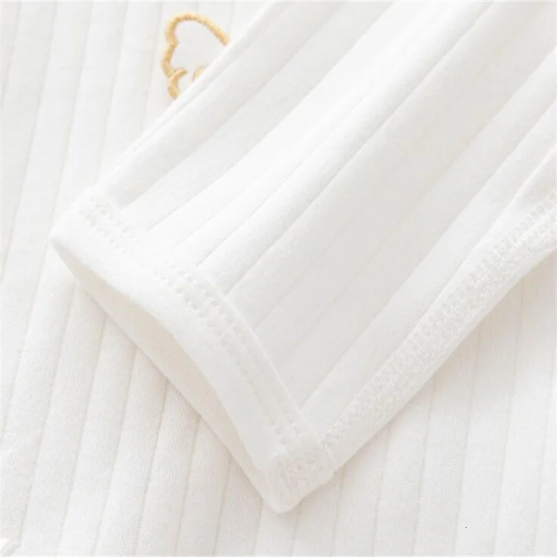 Lawadka 0 6M Spring Baby Girls Boys Romper Hat Cotton White Clothes For Fashion Infant Jumpsuit born Babies 0 to 3 M 231228