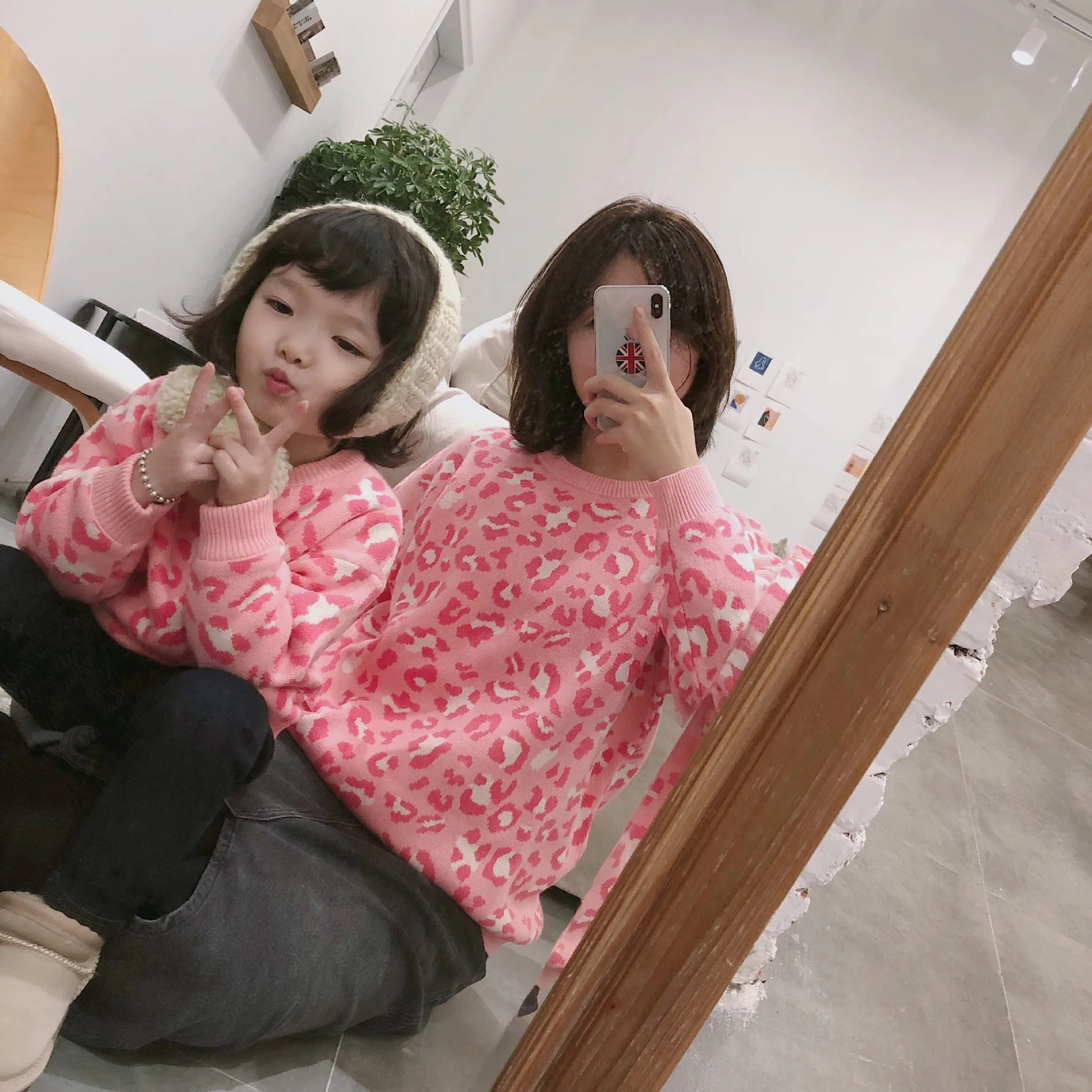 Tonytaobaby Winterwear Baby Leopard Knitted Jacquard Plush Sweater Parent-Child Dress 231229