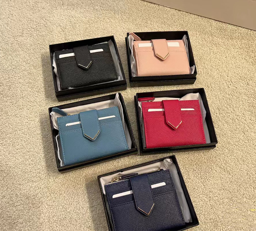 Triangle short wallets cards holder Womens mens Designer purses cardholder smooth Leather coin purses wallet key pouch Snap closure with box, Pink
Triangle short wallets cards holder Womens mens Designer purses cardholder smooth Leather coin purses wallet key pouch Snap closure with box, Pink