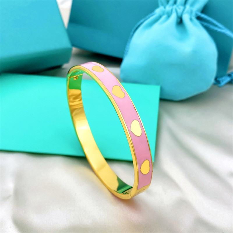 pink Classic Bangle bracelet heart-shaped oil drip titanium steel letter T men and women Bracelets luxury designer gift wedding party jewelry not fade
pink Classic Bangle bracelet heart-shaped oil drip titanium steel letter T men and women Bracelets luxury designer gift wedding party jewelry not fade