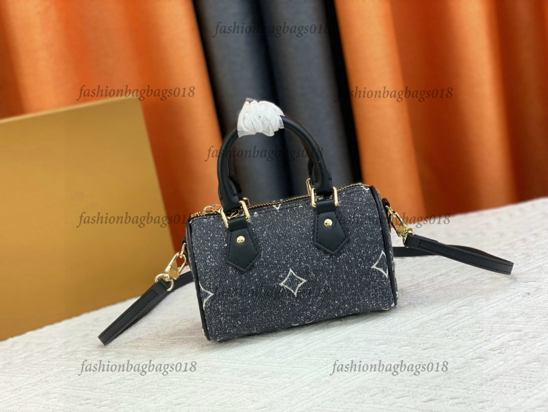 Luxurys Designer Mini Boston Bag Nano Speedy Bandouliere 16 Shoulder Bag Pink Blue Denim Jacquard Crossbody Womens Vintage Purse Leather SPEEDY Pillow Bag
Luxurys Designer Mini Boston Bag Nano Speedy Bandouliere 16 Shoulder Bag Pink Blue Denim Jacquard Crossbody Womens Vintage Purse Leather SPEEDY Pillow Bag