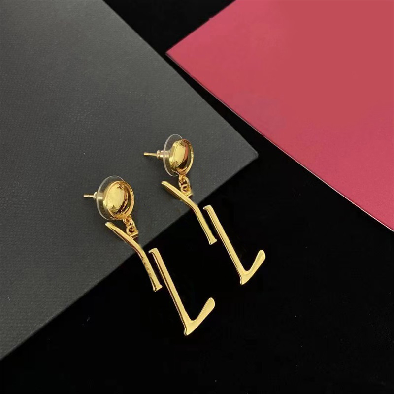 Brass dangle designer earrings for woman plated gold stud earring fashion vintage ohrringe small wedding metal chain pearl diamond earings luxury jewelry women
Brass dangle designer earrings for woman plated gold stud earring fashion vintage ohrringe small wedding metal chain pearl diamond earings luxury jewelry women