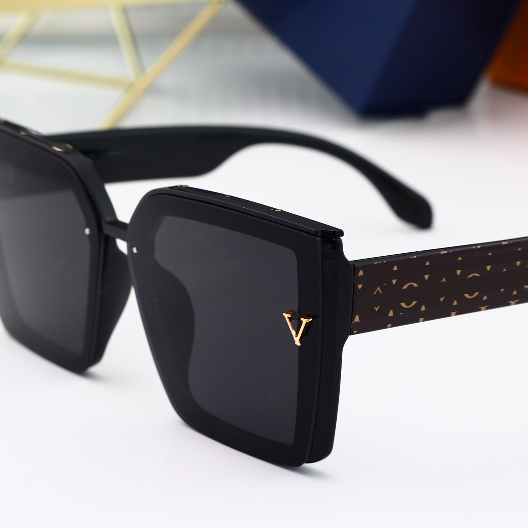 Luxury Designer Sun Glasses Men Women Sunglasses Glasses Fashion Classic Leopard UV400 Eyewear Goggle with Box Frame Travel Beach Sunglasses 3 colors 9993
Luxury Designer Sun Glasses Men Women Sunglasses Glasses Fashion Classic Leopard UV400 Eyewear Goggle with Box Frame Travel Beach Sunglasses 3 colors 9993