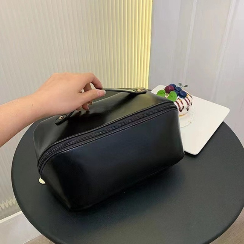 Cosmetic Bags Cases Large Travel Cosmetic Bag for Women Makeup Organizer Female Toiletry Bags Leather High-capacity Cosmetic Case Storage Pouch 230729