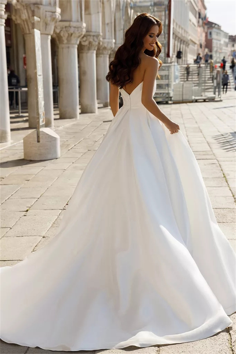 Simple V Neck Slit A Line Wedding Dresses Pleat Satin Bridal Gown Sweep Train Backless Bohemian Wedding Gowns