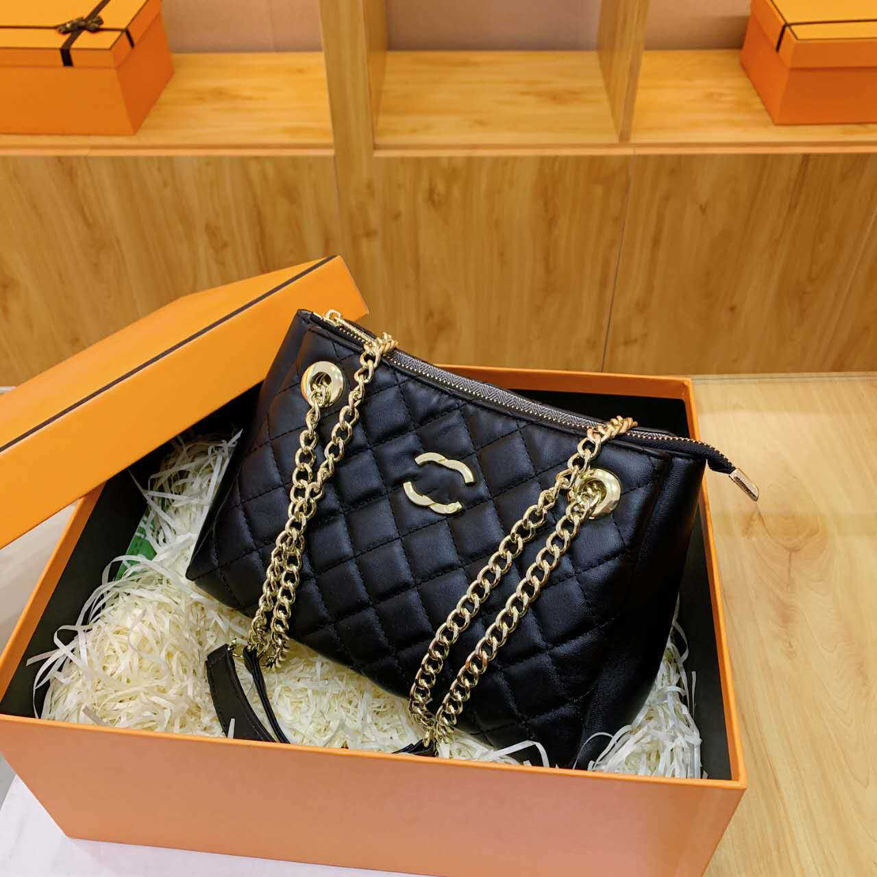 Evening Bags Designer Bags 2024 New Women's Fashion Golden Chain handbag ladies Casual leather shoulder bag large capacity crossbody bag, Black
Evening Bags Designer Bags 2024 New Women's Fashion Golden Chain handbag ladies Casual leather shoulder bag large capacity crossbody bag, Black