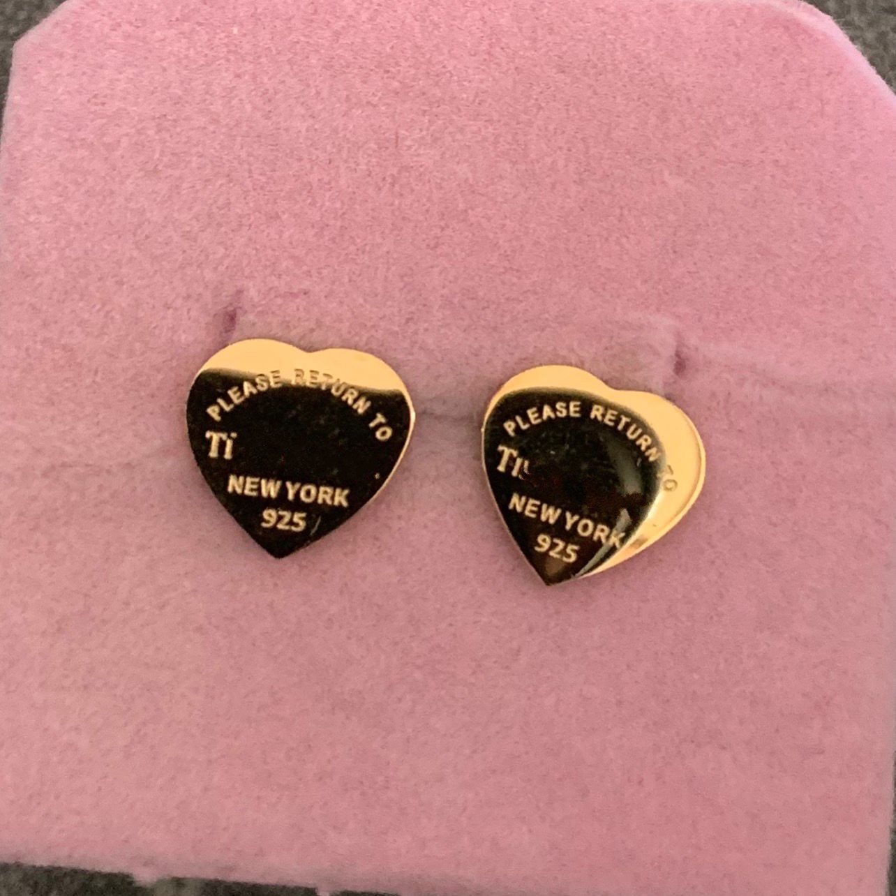 Cute simple 1cm girls original branded polished heart TF stud 316L Stainless Steel 18k Gold silver rose women love logo engrave earrings friendship gift jewelry
Cute simple 1cm girls original branded polished heart TF stud 316L Stainless Steel 18k Gold silver rose women love logo engrave earrings friendship gift jewelry