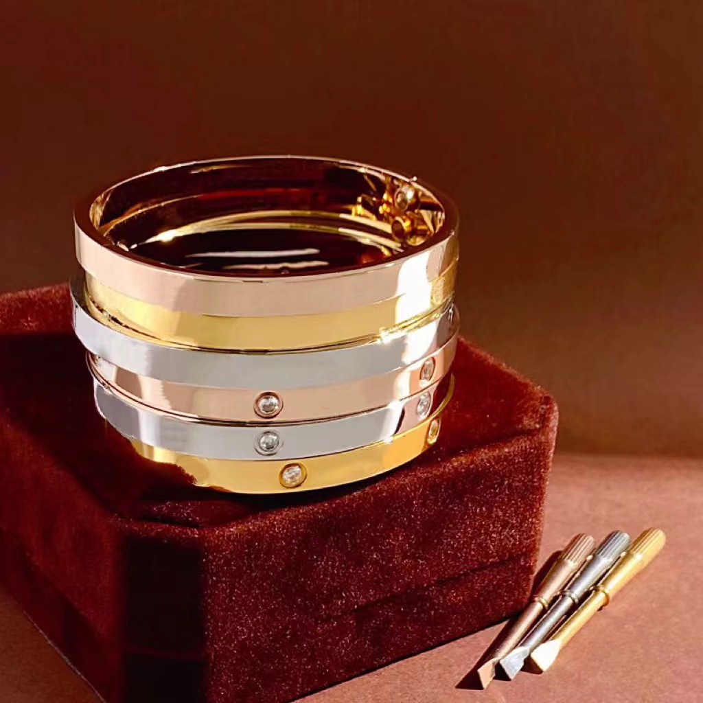 Classic Bracelet Designer Fashion Popular Bracelet Designer Jewelry Bracelet Women's Holiday Gift 316 Stainless Steel Factory Wholesale
Classic Bracelet Designer Fashion Popular Bracelet Designer Jewelry Bracelet Women's Holiday Gift 316 Stainless Steel Factory Wholesale