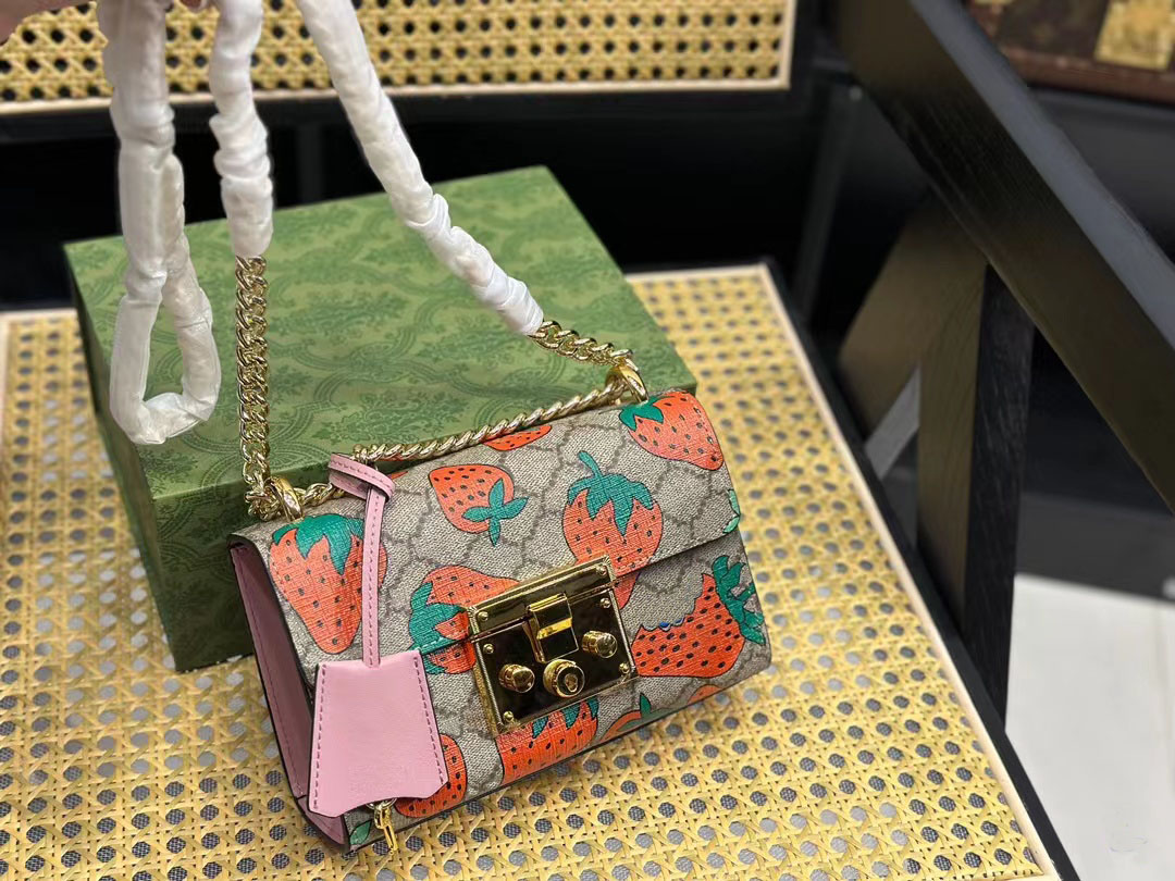 Designer Bag Padlock trumpet Bag Strawberry Pattern Shoulder Bag Handbag Crossbody Chain Luxury Wallet Chain Bag 22cm., Postage subsidy
Designer Bag Padlock trumpet Bag Strawberry Pattern Shoulder Bag Handbag Crossbody Chain Luxury Wallet Chain Bag 22cm., Postage subsidy