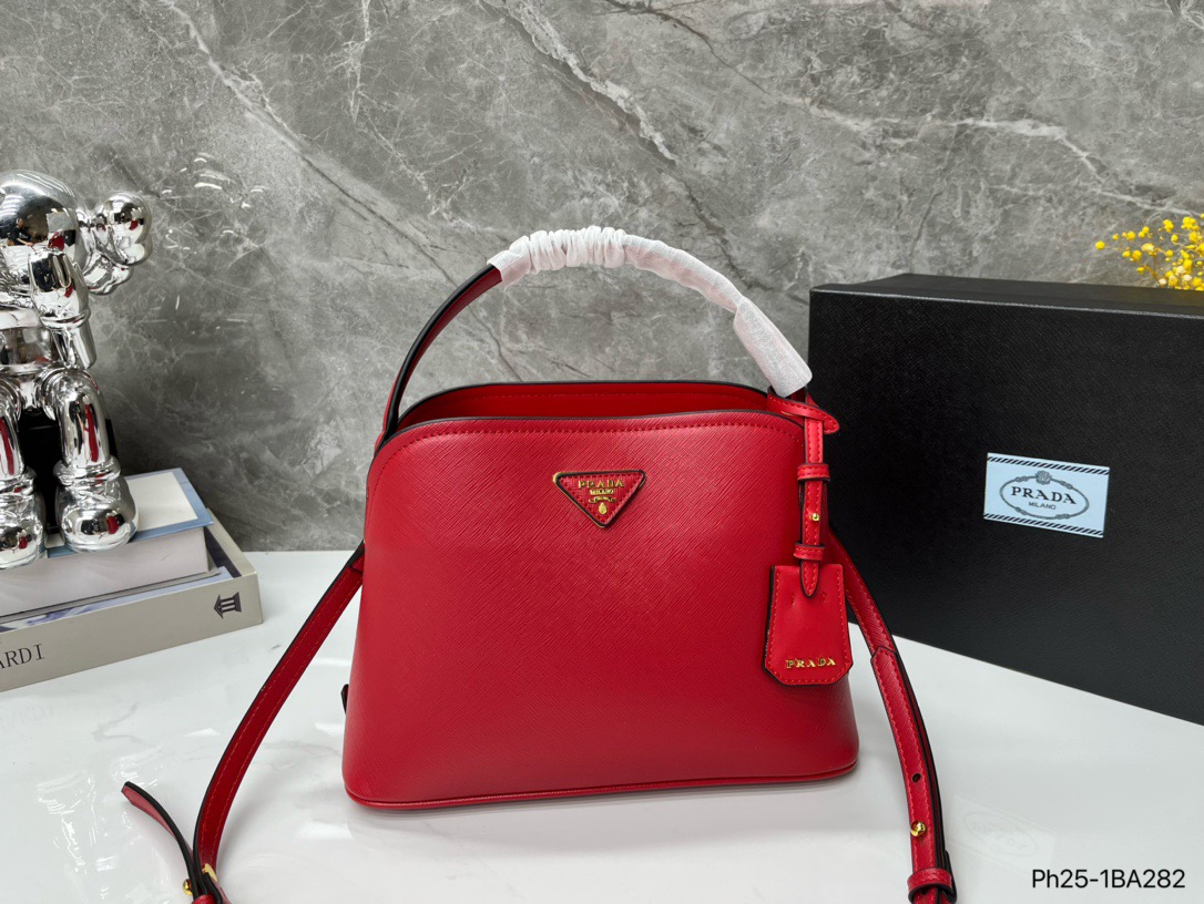 Fashion designer woman bags messenger handbag shoulder bag high quality women luxury letter stripes crossbody bag chain famous designer handbags
Fashion designer woman bags messenger handbag shoulder bag high quality women luxury letter stripes crossbody bag chain famous designer handbags
