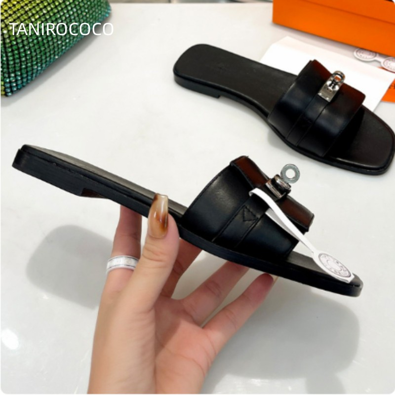 New brand design women leather sandals in the summer square plane and elegant lady sandals outdoors beach skate shoes button plus size 42, As pic
New brand design women leather sandals in the summer square plane and elegant lady sandals outdoors beach skate shoes button plus size 42, As pic
