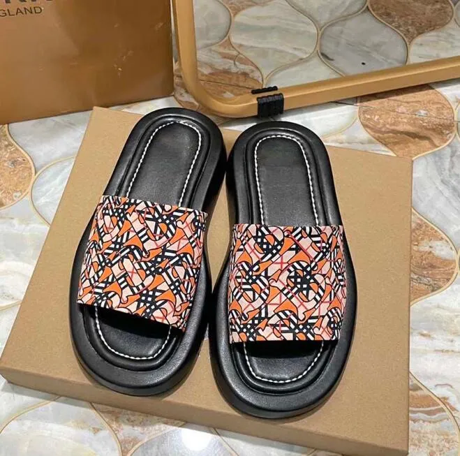Summer Ladies Hotselling Beach Designer Slippers Women Fashion Letter Slides Luxury Flip Flat Rubber Gear Bottoms Sandals, Colour2
Summer Ladies Hotselling Beach Designer Slippers Women Fashion Letter Slides Luxury Flip Flat Rubber Gear Bottoms Sandals, Colour2