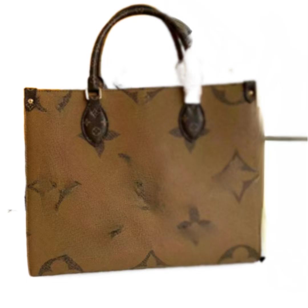 Presbyopia bag woman 2023 new high-end large-capacity tote bag luxury fashion handbag versatile Messenger shoulder bag
Presbyopia bag woman 2023 new high-end large-capacity tote bag luxury fashion handbag versatile Messenger shoulder bag