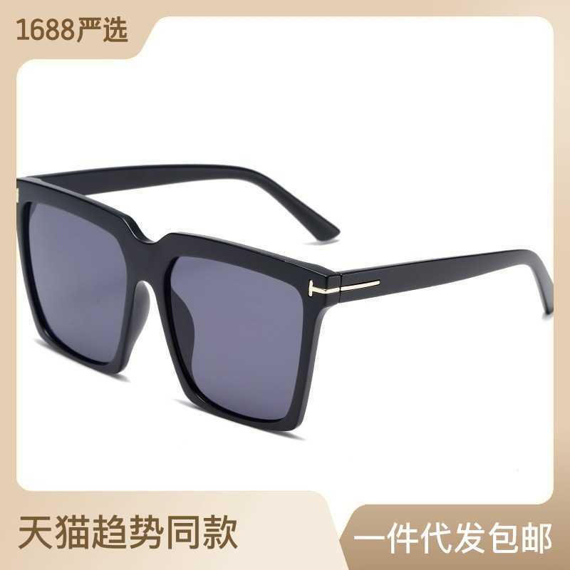 Sunglasses Luxury Fashion Outdoor Designer Summer Women Tom Classical Polarized Ford square shaped frame fashionable T-shaped sunglasses UV resistant street
Sunglasses Luxury Fashion Outdoor Designer Summer Women Tom Classical Polarized Ford square shaped frame fashionable T-shaped sunglasses UV resistant street