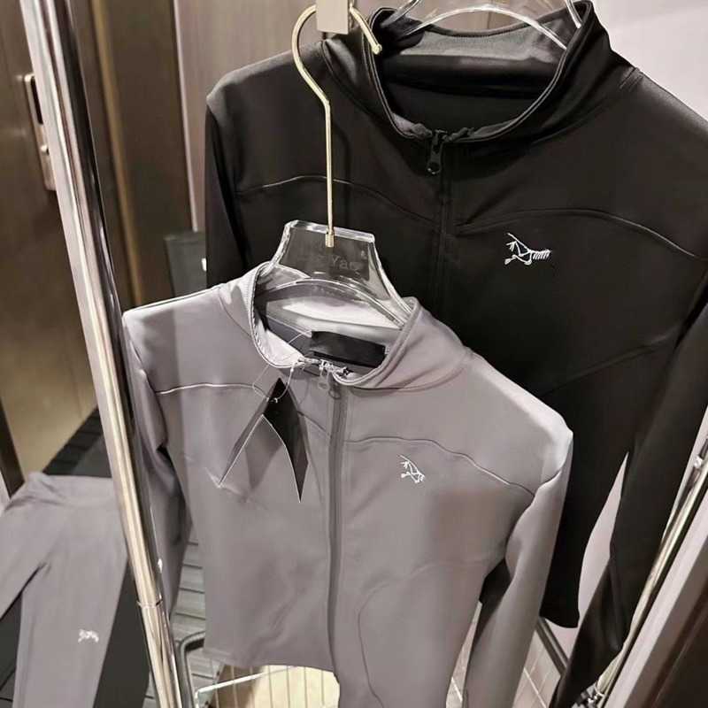 23ss new womens jacket embroidery black gray yoga clothing quick-drying sunscreen coat designer Jacket summer outdoor thin section tracksuit, Grey
23ss new womens jacket embroidery black gray yoga clothing quick-drying sunscreen coat designer Jacket summer outdoor thin section tracksuit, Grey