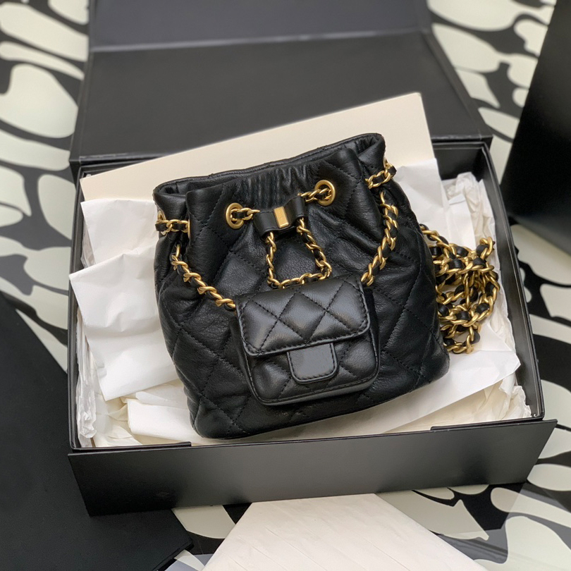 designer backpack Genuine leather Shoulders bag Designer Chain bag 17CM lady schoolbag Delicate knockoff Flap bag With Box YC673
designer backpack Genuine leather Shoulders bag Designer Chain bag 17CM lady schoolbag Delicate knockoff Flap bag With Box YC673