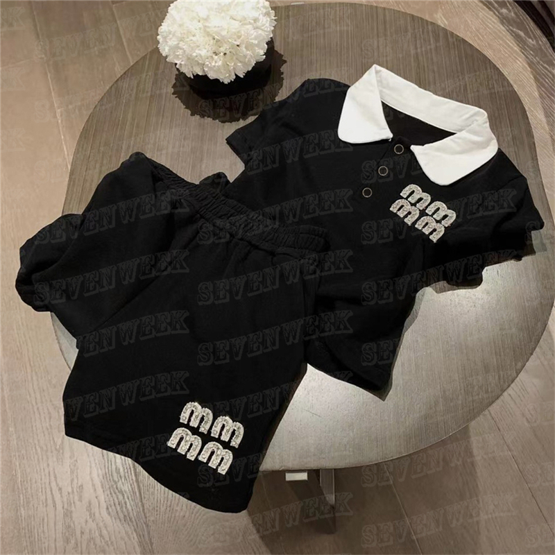 Designer Polo Shirts Shorts Casual Suits For Women Letter Rhinestone T Shirt Tops Loose Short Pants Fashion Two Piece, Black
Designer Polo Shirts Shorts Casual Suits For Women Letter Rhinestone T Shirt Tops Loose Short Pants Fashion Two Piece, Black