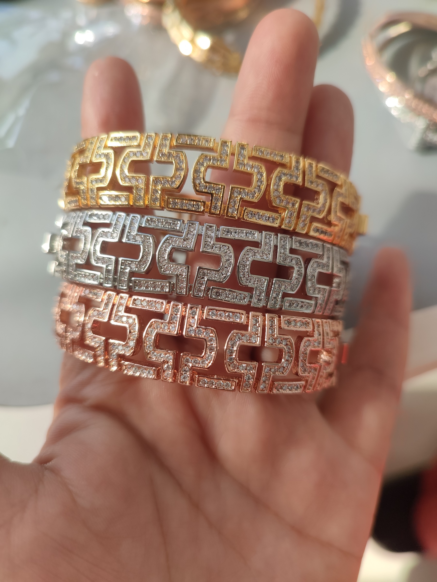 gold diamond tennis designer bracelet bangle Classic jewelry hollow out femme silver set simple Love for Women Men couple bracelets gold jewlery chains party gifts
gold diamond tennis designer bracelet bangle Classic jewelry hollow out femme silver set simple Love for Women Men couple bracelets gold jewlery chains party gifts