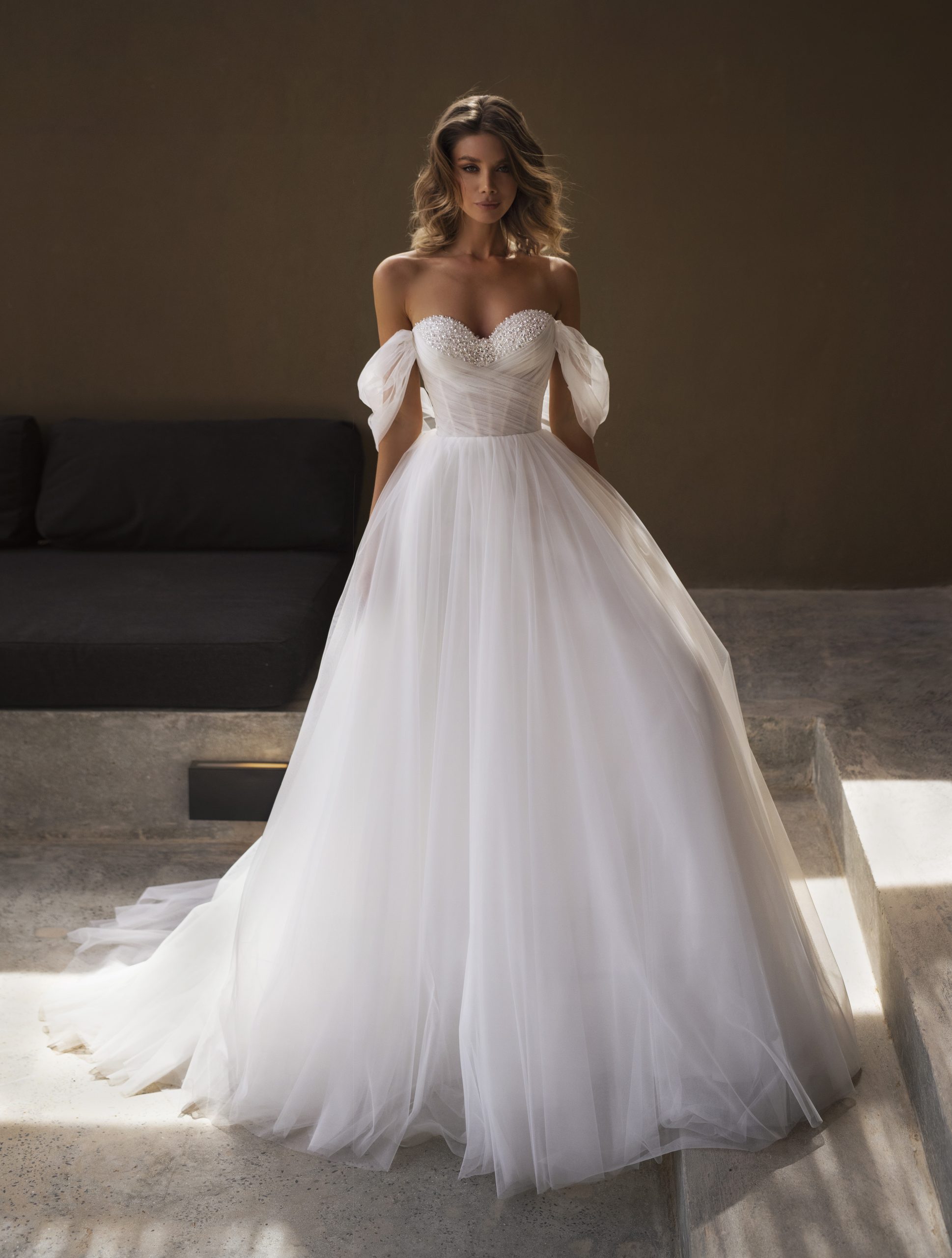 Boho A Line Dresses For Bride Off Shoulder Wedding Dress Pearls Sweetheart Tulle Designer Bridal Gowns 0515
