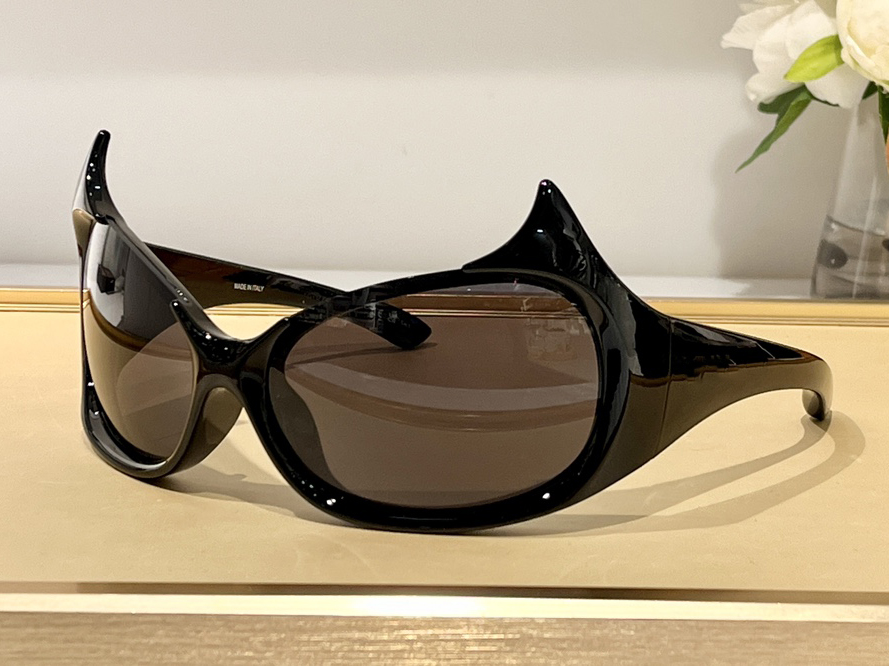 Sunglasses For Women Men Designers Bull Devil 0284 Style Anti-Ultraviolet Retro Plate Full Frame Eyeglasses Random Box 0284S
Sunglasses For Women Men Designers Bull Devil 0284 Style Anti-Ultraviolet Retro Plate Full Frame Eyeglasses Random Box 0284S