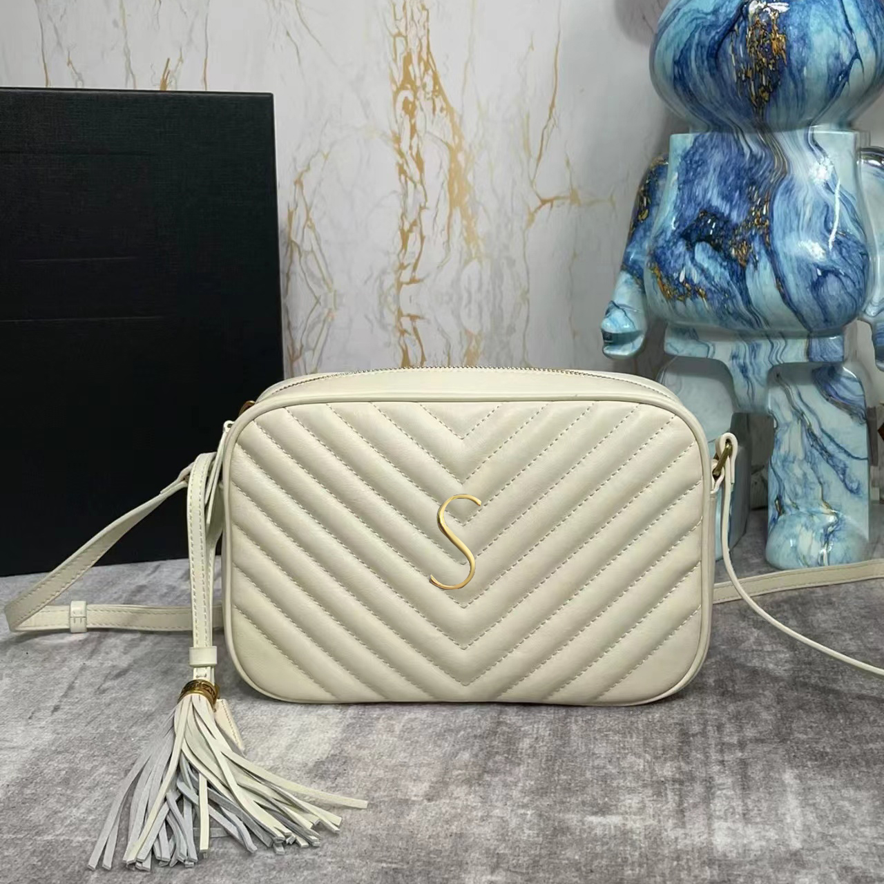 2023 new travel handbag tassel LOU Clutch Bags leather classic mens Cross Body baguette Totes underarm Womens Shoulder Bag quilted pochette luxurys Designer camera, Red
2023 new travel handbag tassel LOU Clutch Bags leather classic mens Cross Body baguette Totes underarm Womens Shoulder Bag quilted pochette luxurys Designer camera, Red